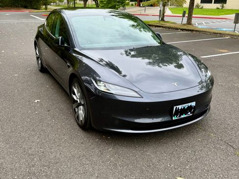 Used 2024 Tesla Model 3 Standard Range RWD image 2