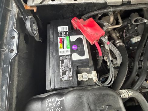 Used 2013 Chevrolet Avalanche LTZ image 23