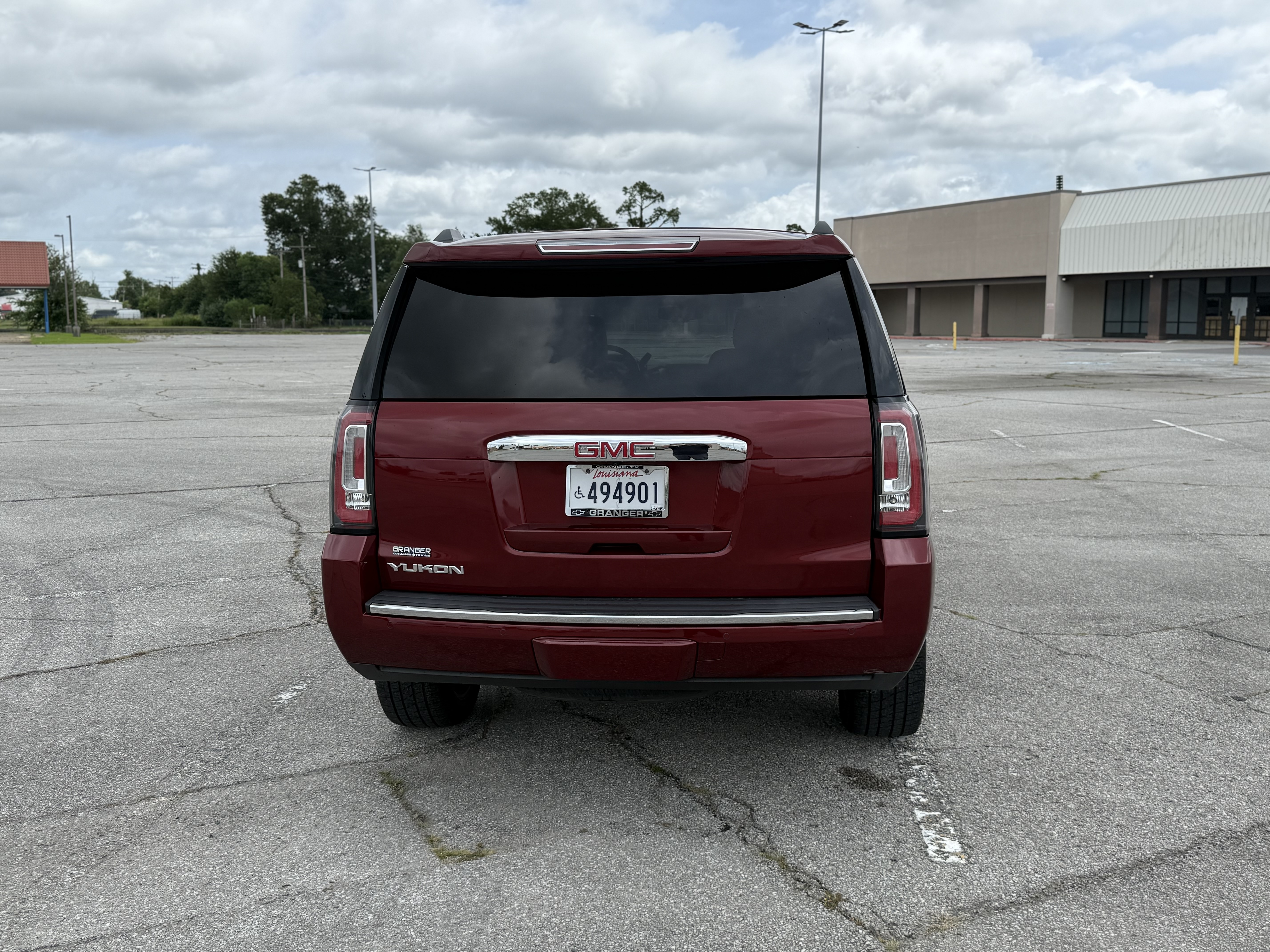 Used 2017 GMC Yukon Denali RWD image 4