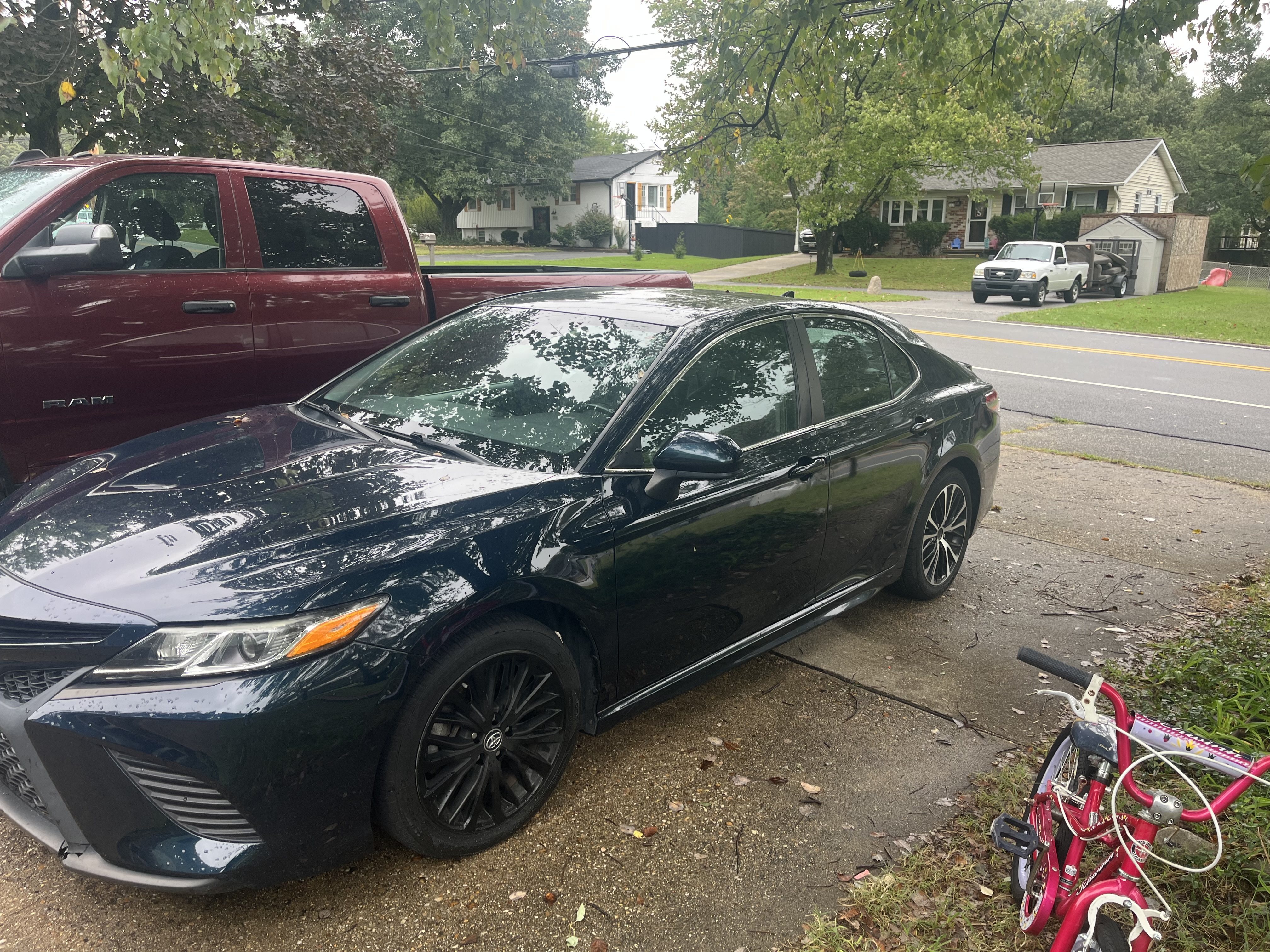 Used 2019 Toyota Camry SE FWD image 1