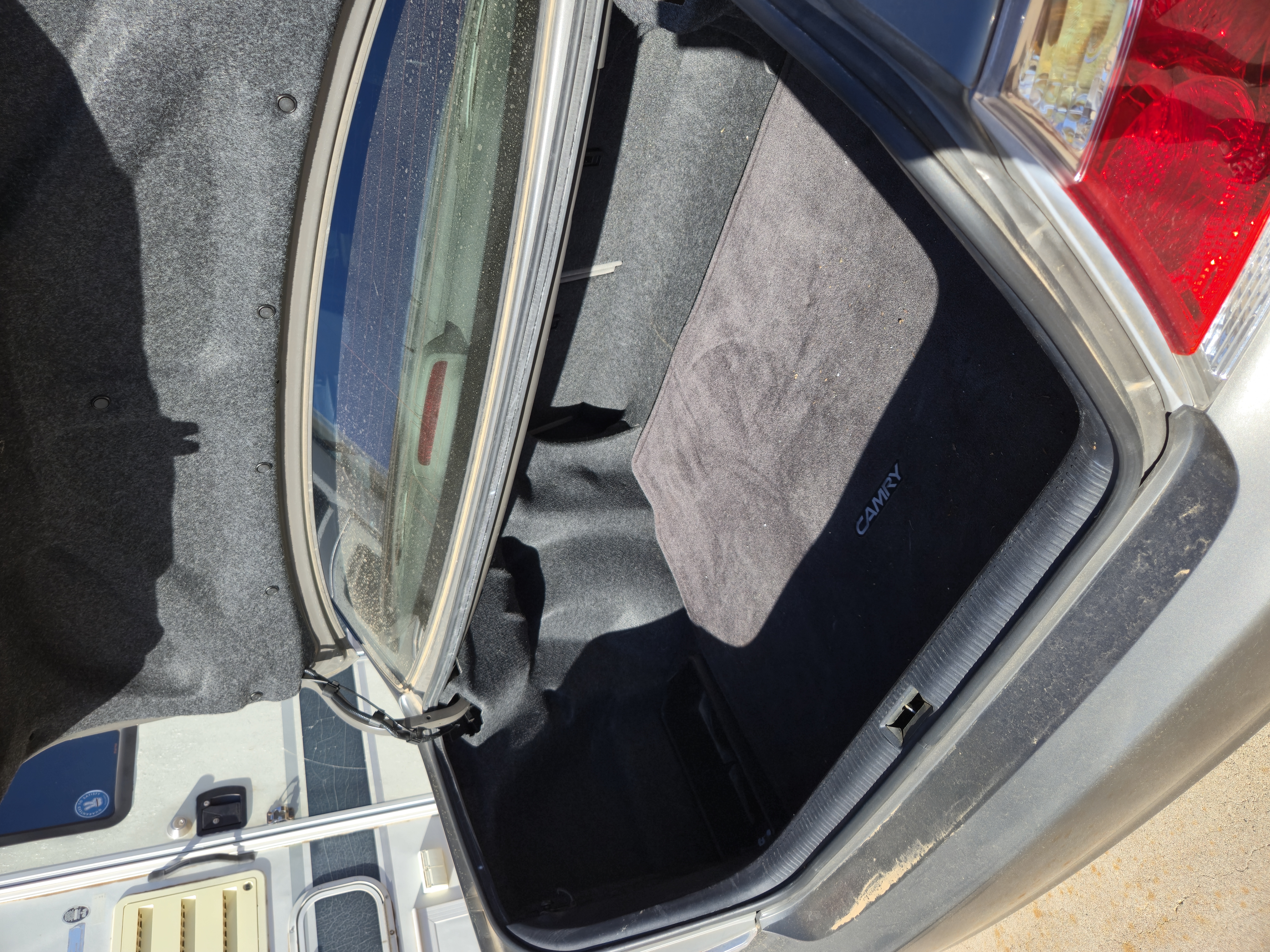 Used 2005 Toyota Camry LE FWD image 10