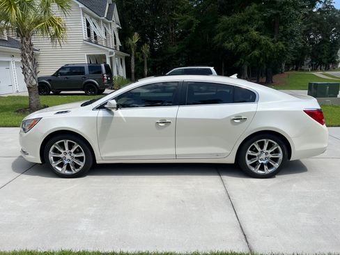 Used 2014 Buick LaCrosse Premium w/ Driver Confidence Package FWD image 9