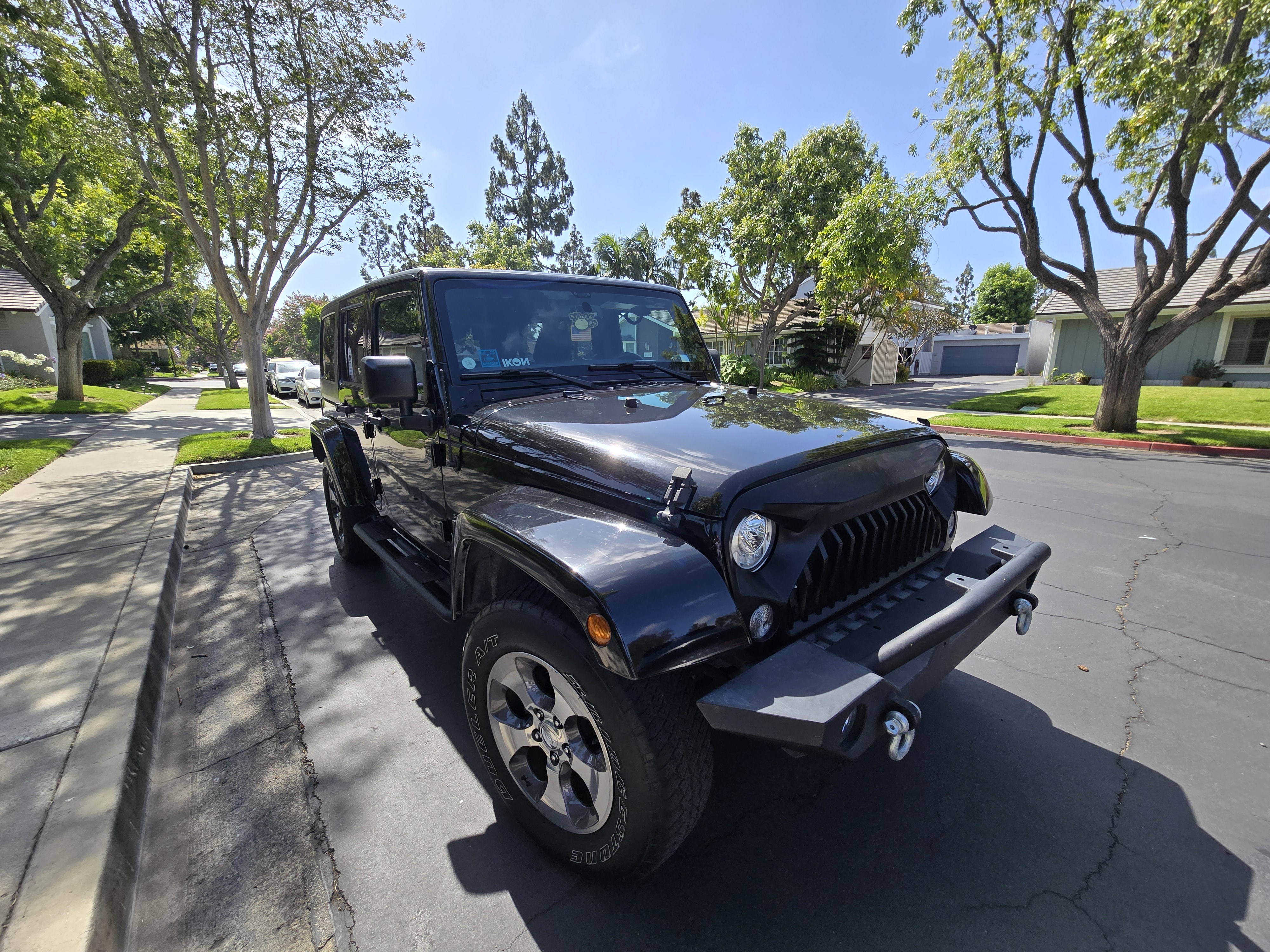 Used 2017 Jeep Wrangler Unlimited Sahara w/ Connectivity Group AWD/4WD image 5
