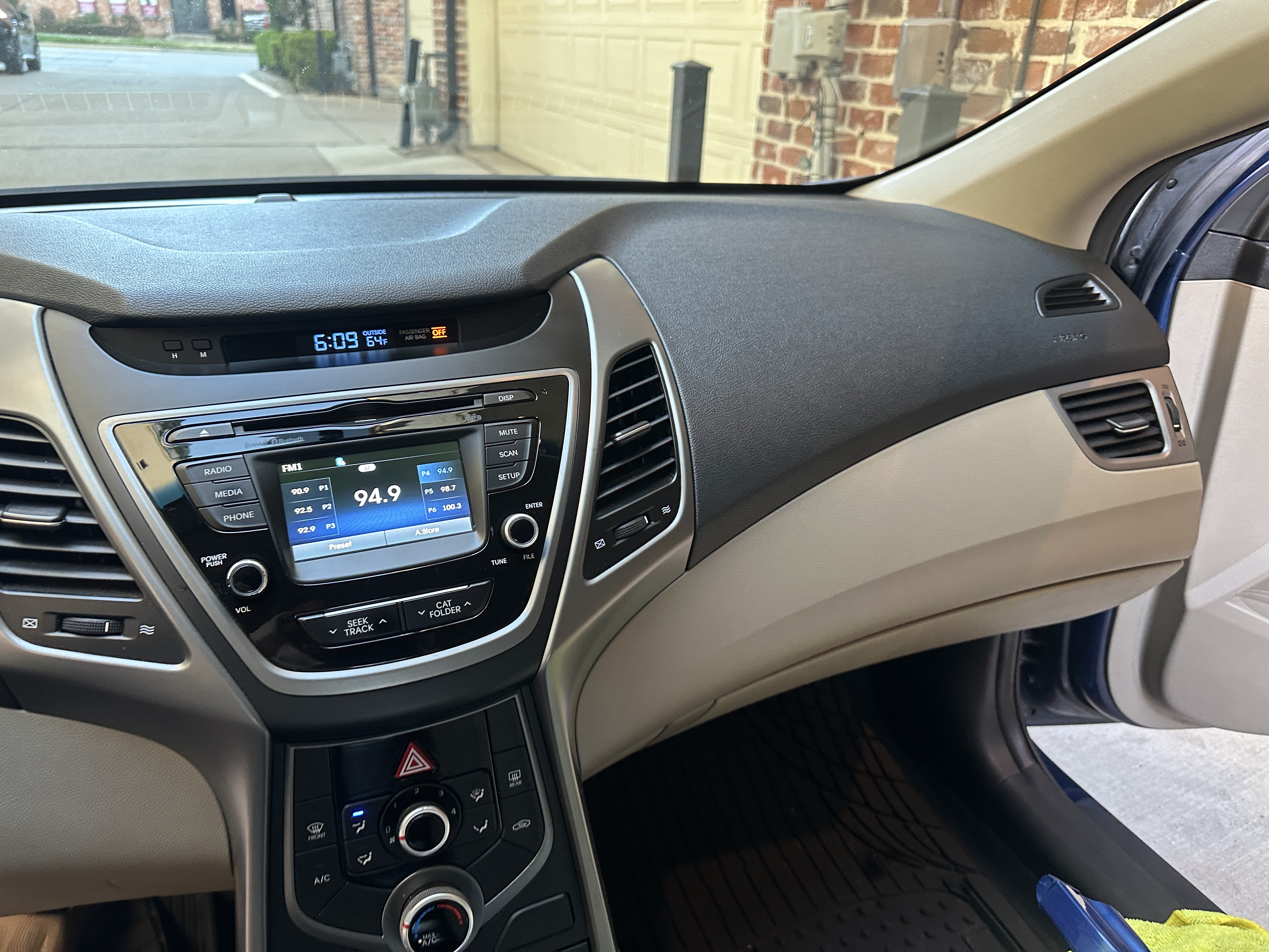 Used 2015 Hyundai Elantra SE w/ Option Group 02 FWD image 14