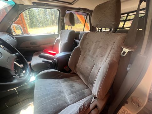 Used 2001 Toyota 4Runner SR5 image 6