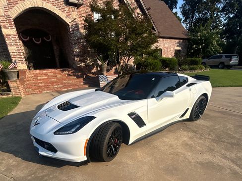 Used 2016 Chevrolet Corvette Z06 w/ 2LZ Preferred Equipment Group RWD image 2