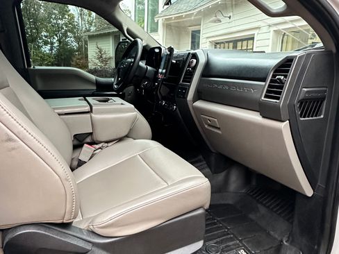 Used 2019 Ford F250 XL w/ Power Equipment Group image 12