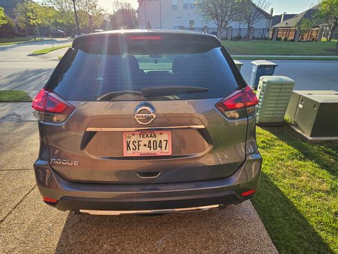 Used 2018 Nissan Rogue S image 6