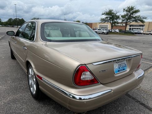 Used 2004 Jaguar XJ8 RWD image 12