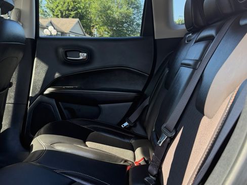 Used 2019 Jeep Compass Latitude w/ Popular Equipment Group FWD image 15