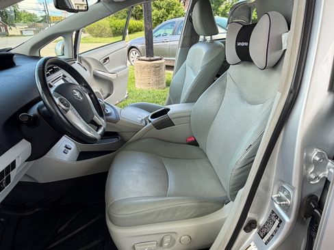 Used 2013 Toyota Prius Four FWD image 4