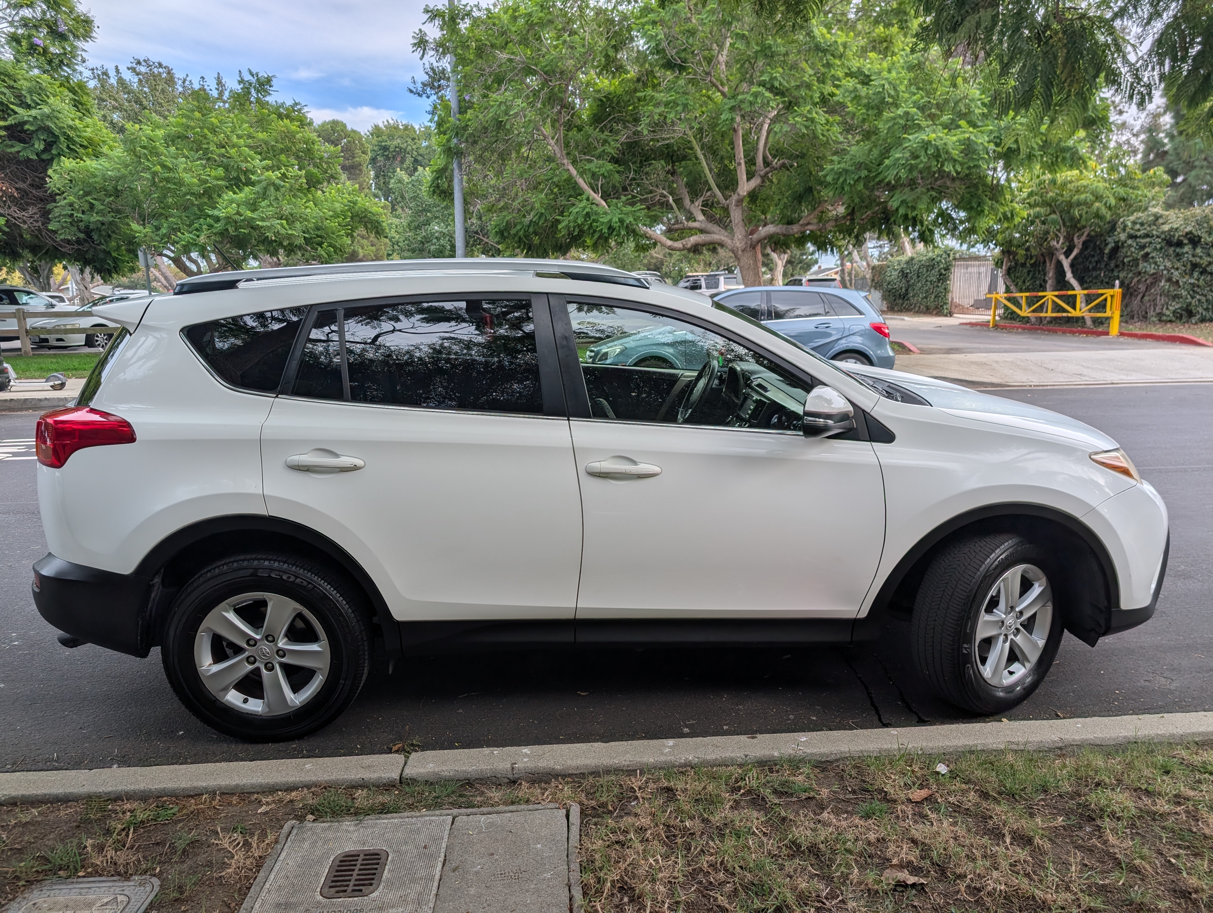 Used 2013 Toyota RAV4 XLE FWD image 11