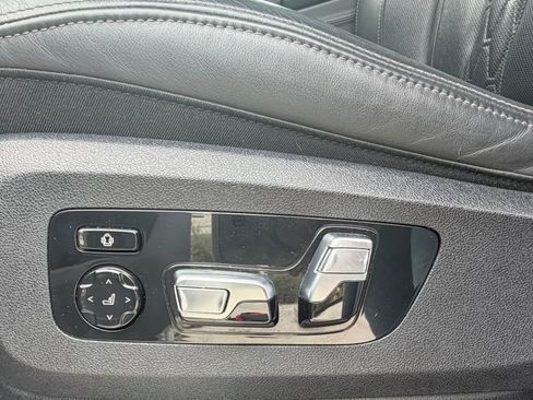 Used 2023 BMW X7 M60i w/ Executive Package image 18