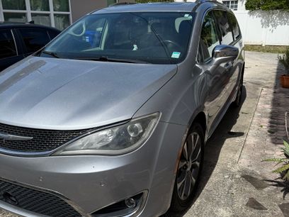 Used 2018 Chrysler Pacifica Limited w/ Tire & Wheel Group