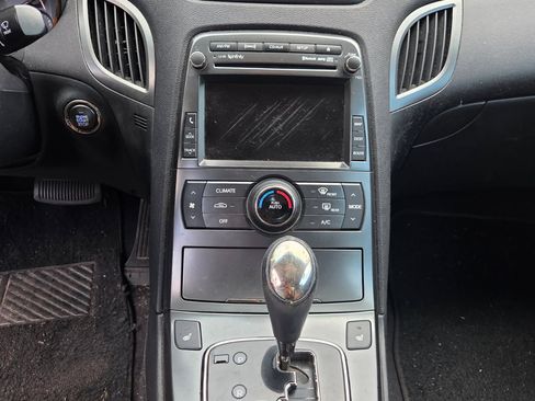 Used 2012 Hyundai Genesis 3.8 RWD image 10