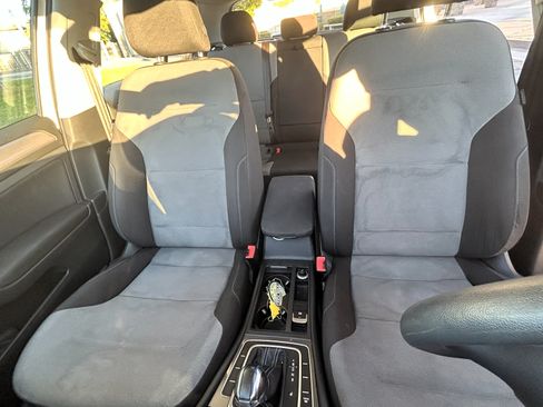 Used 2016 Volkswagen e-Golf SE w/ DC Fast Charging Package image 13