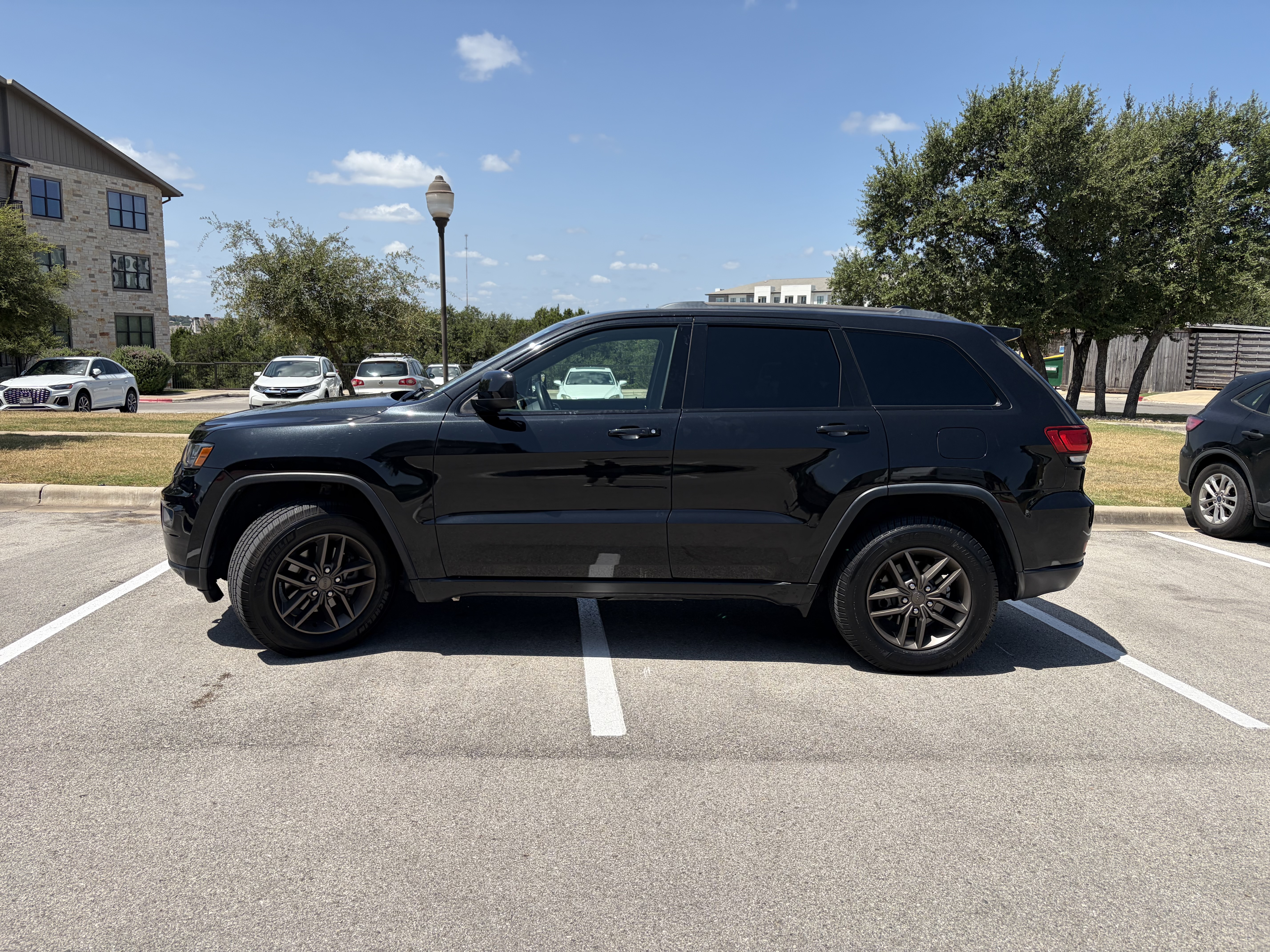 Used 2016 Jeep Grand Cherokee Laredo 75th Anniversary RWD image 5