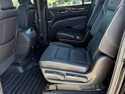 Used 2021 Cadillac Escalade ESV Premium Luxury image 19