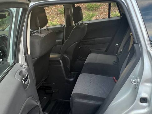 Used 2010 Dodge Caliber SXT image 18