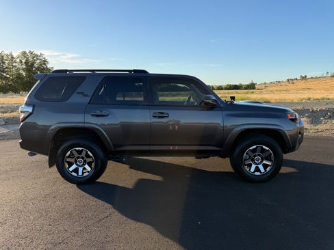Used 2020 Toyota 4Runner TRD Off-Road Premium w/ Moonroof Package AWD/4WD image 8