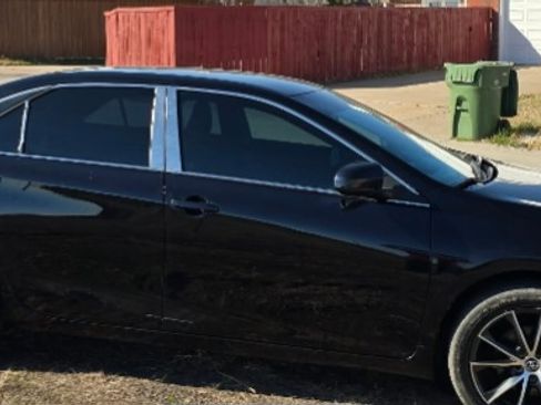 Used 2016 Toyota Camry SE image 2