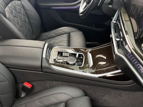 Used 2025 BMW X7 xDrive40i w/ Premium Package image 5
