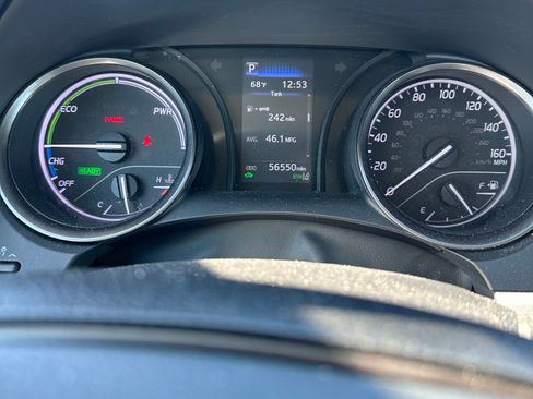 Used 2021 Toyota Camry SE w/ Cold Weather Package FWD image 9