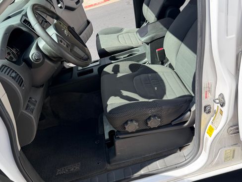 Used 2011 Nissan Xterra PRO-4X image 2