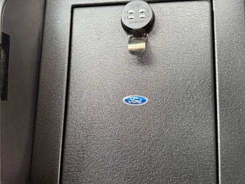 Used 2011 Ford F350 Lariat w/ Lariat Interior Pkg image 8