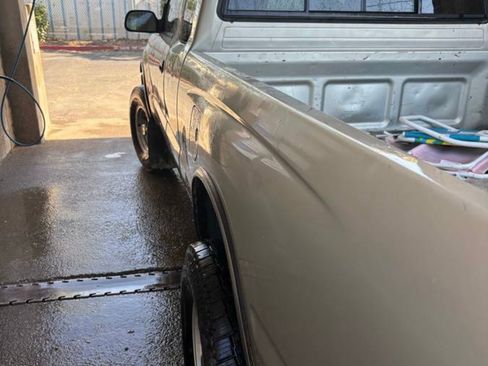 Used 2000 Toyota Tacoma PreRunner w/ Value Pkg image 8