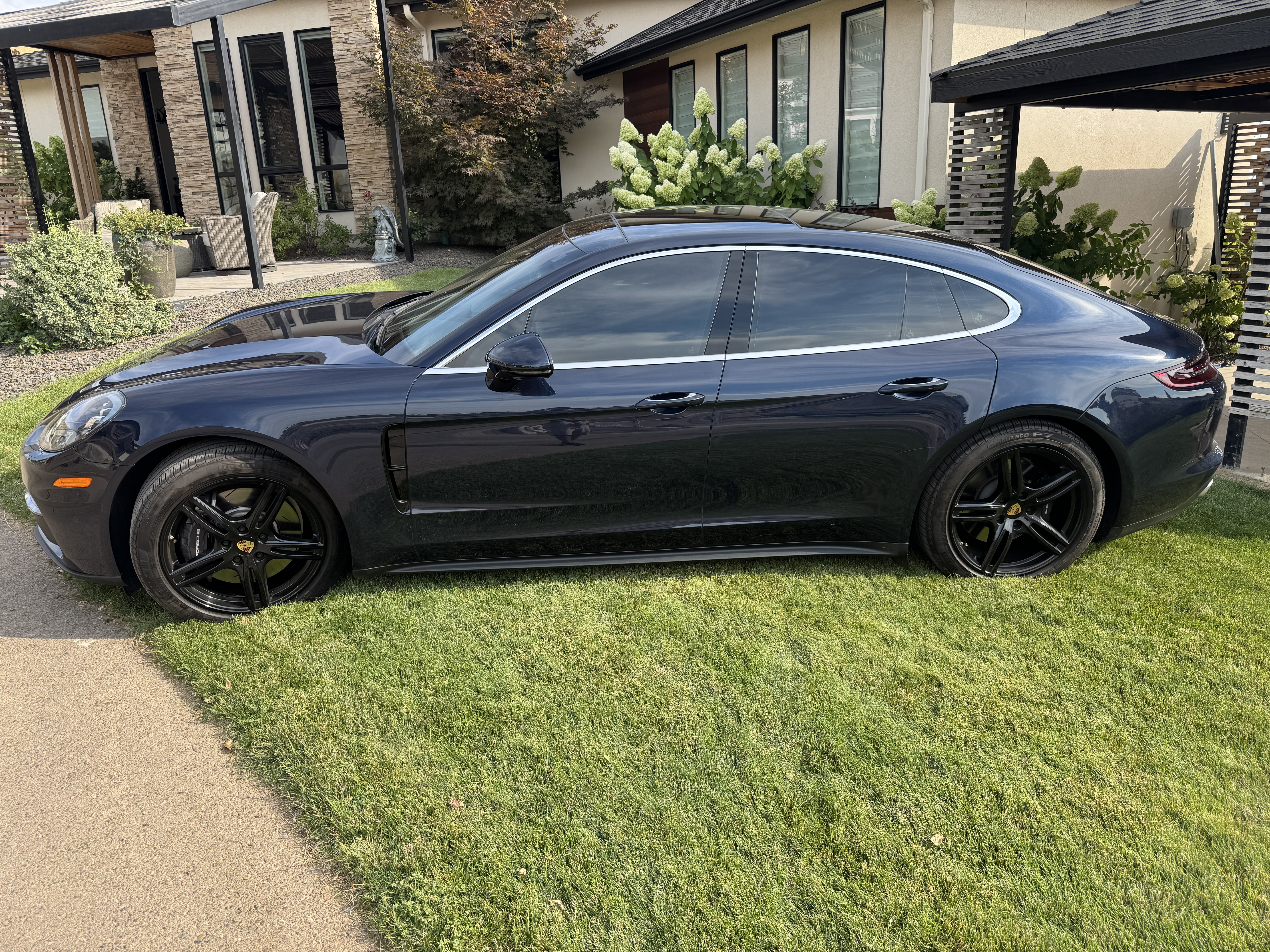 Used 2020 Porsche Panamera AWD/4WD image 1
