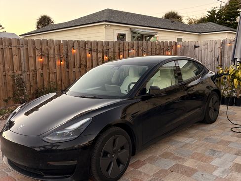 Used 2023 Tesla Model 3 Standard Range image 4