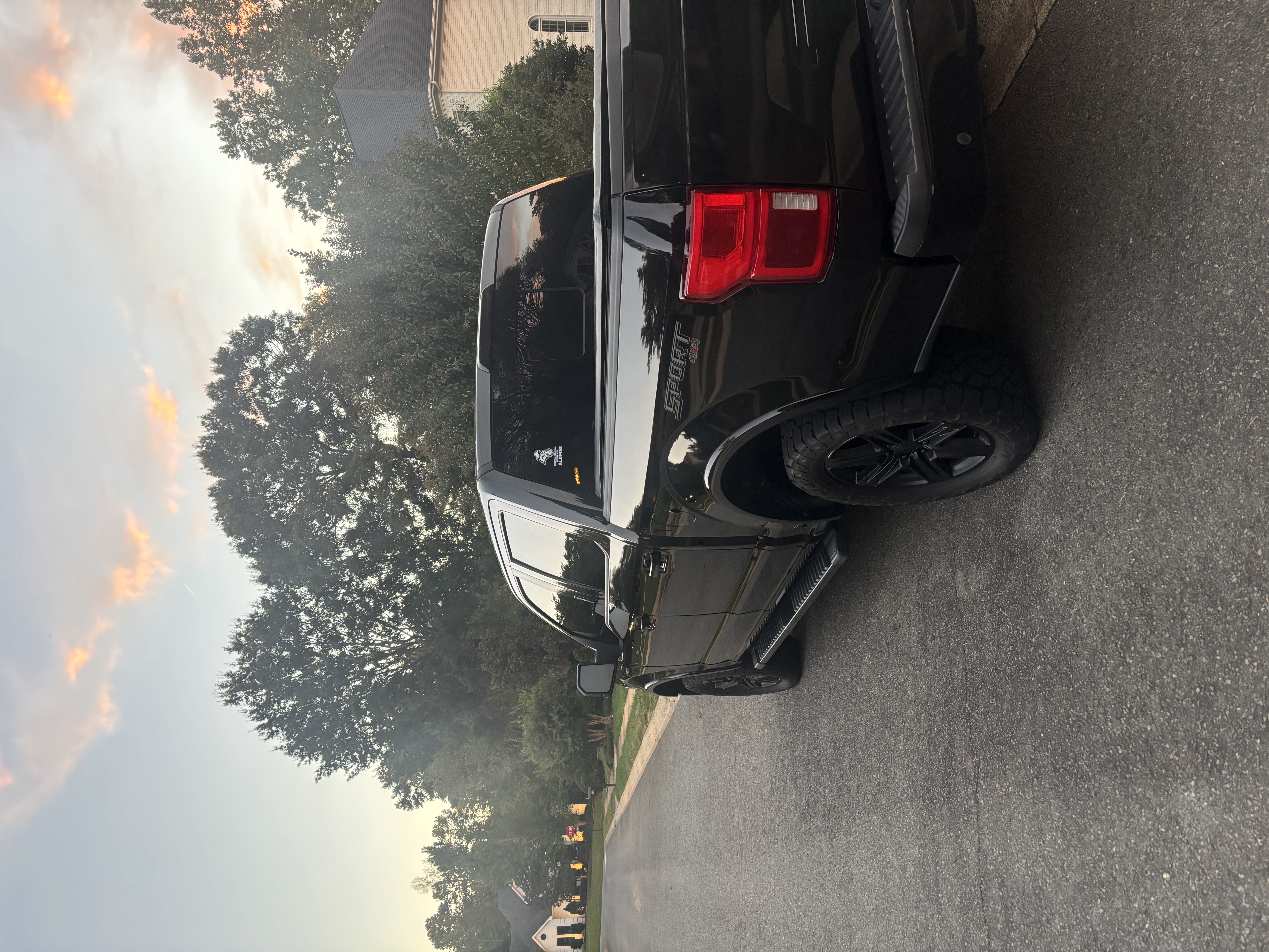 Used 2019 Ford F150 Lariat w/ Equipment Group 502A Luxury AWD/4WD image 2