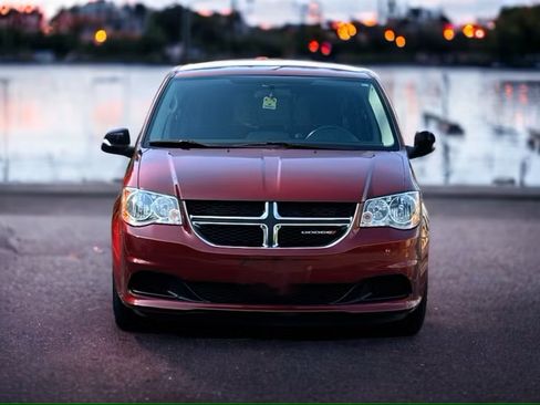 Used 2015 Dodge Grand Caravan SE w/ Quick Order Package 29E SE image 2