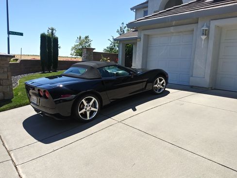 Used 2005 Chevrolet Corvette Convertible w/ Preferred Equipment Group image 2