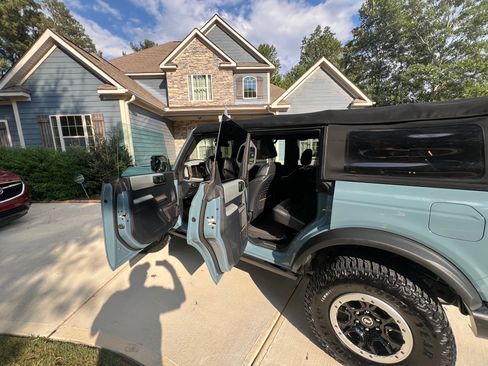 Used 2022 Ford Bronco Badlands image 8