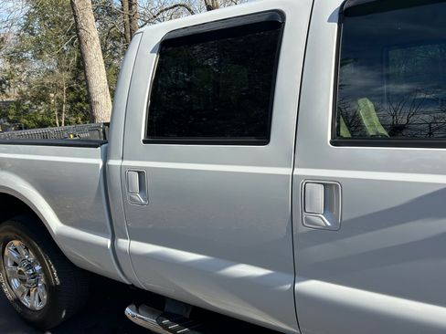 Used 2010 Ford F250 Lariat image 10