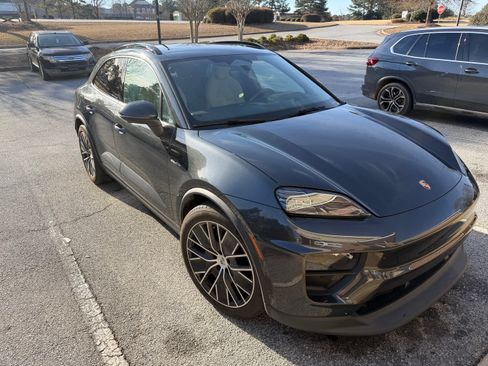 Used 2024 Porsche Macan 4 Electric image 13