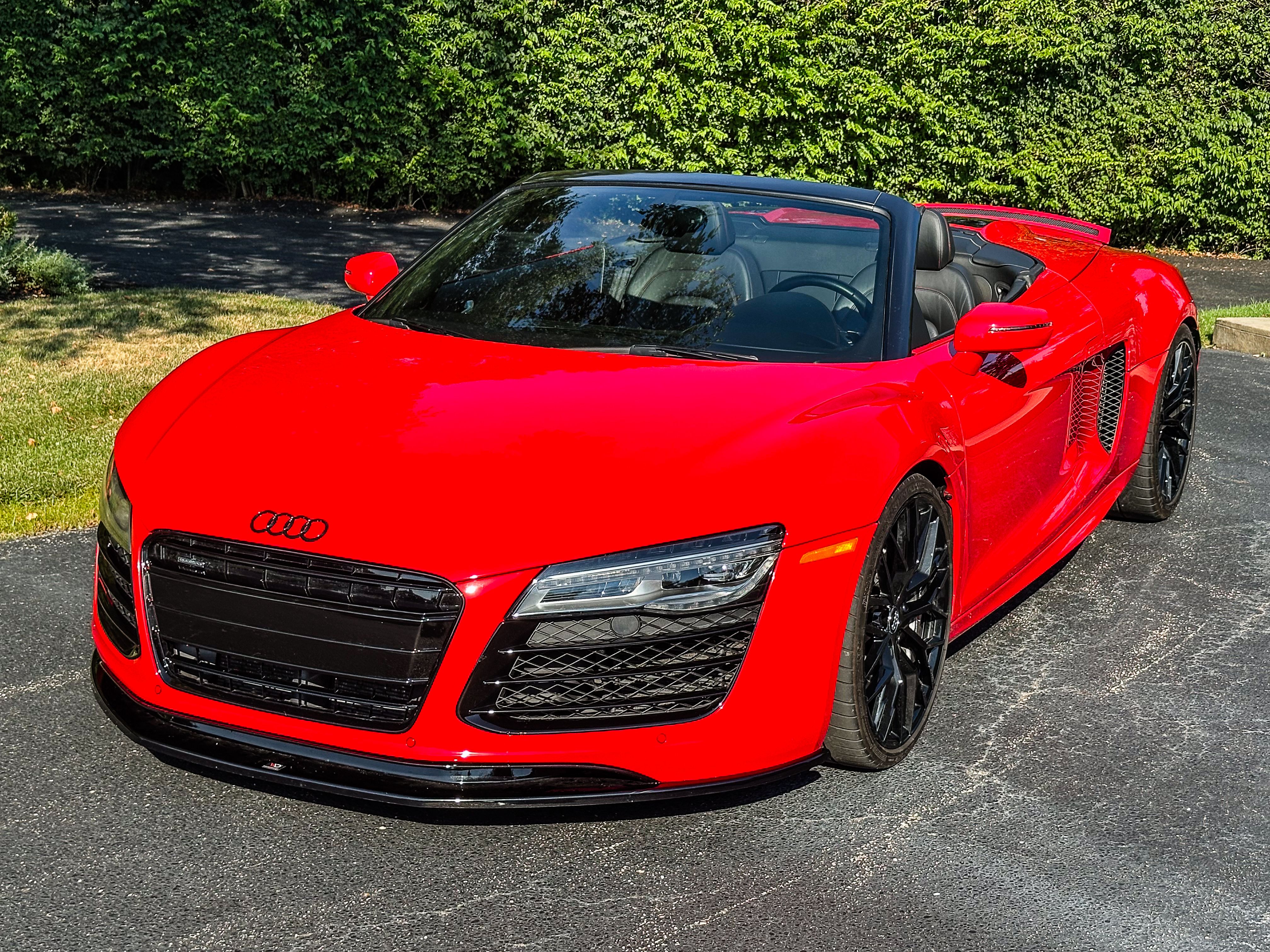Used 2014 Audi R8 V10 w/ Ceramic Brake Package AWD/4WD image 2
