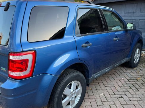 Used 2010 Ford Escape XLT image 11