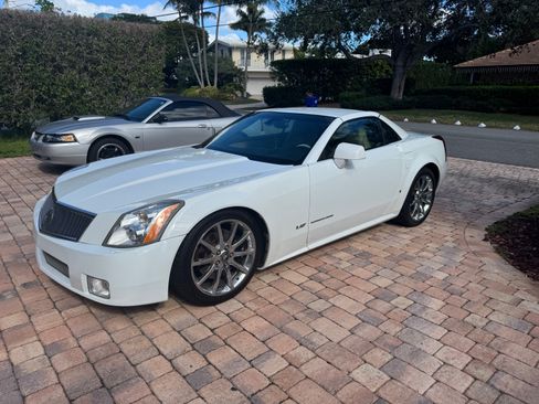 Used 2008 Cadillac XLR V image 4