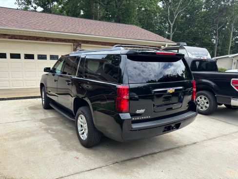 Used 2018 Chevrolet Suburban LT RWD image 13