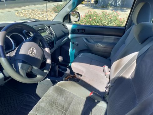 Used 2012 Toyota Tacoma 2WD Regular Cab image 10