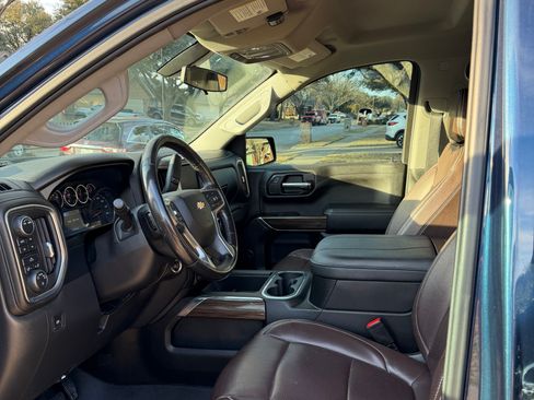 Used 2021 Chevrolet Silverado 1500 LT w/ Z71 Off-Road Package image 5