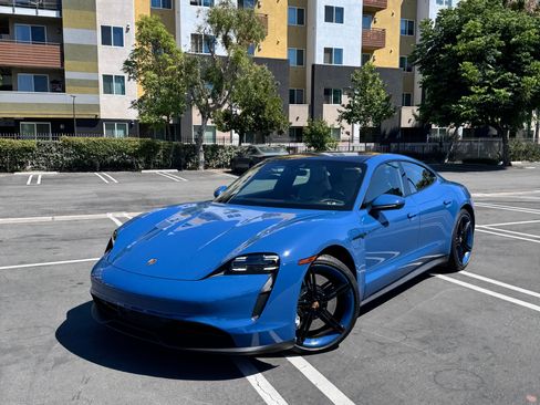 Used 2021 Porsche Taycan RWD image 8