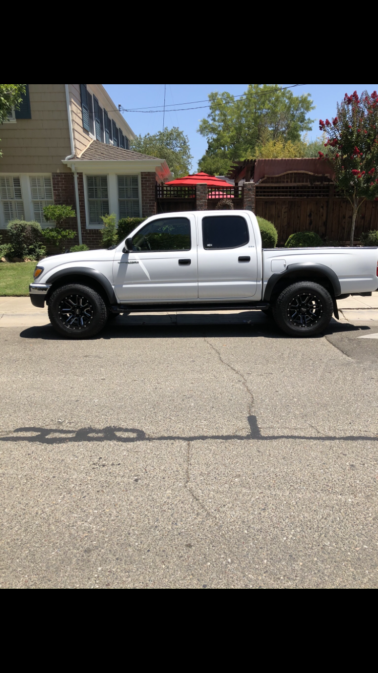 Used 2004 Toyota Tacoma PreRunner w/ Convenience Pkg RWD image 2
