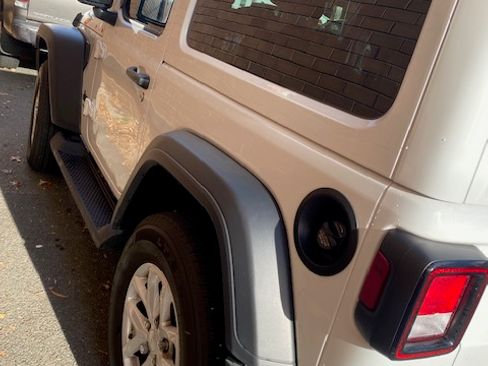 Used 2023 Jeep Wrangler Sport image 6