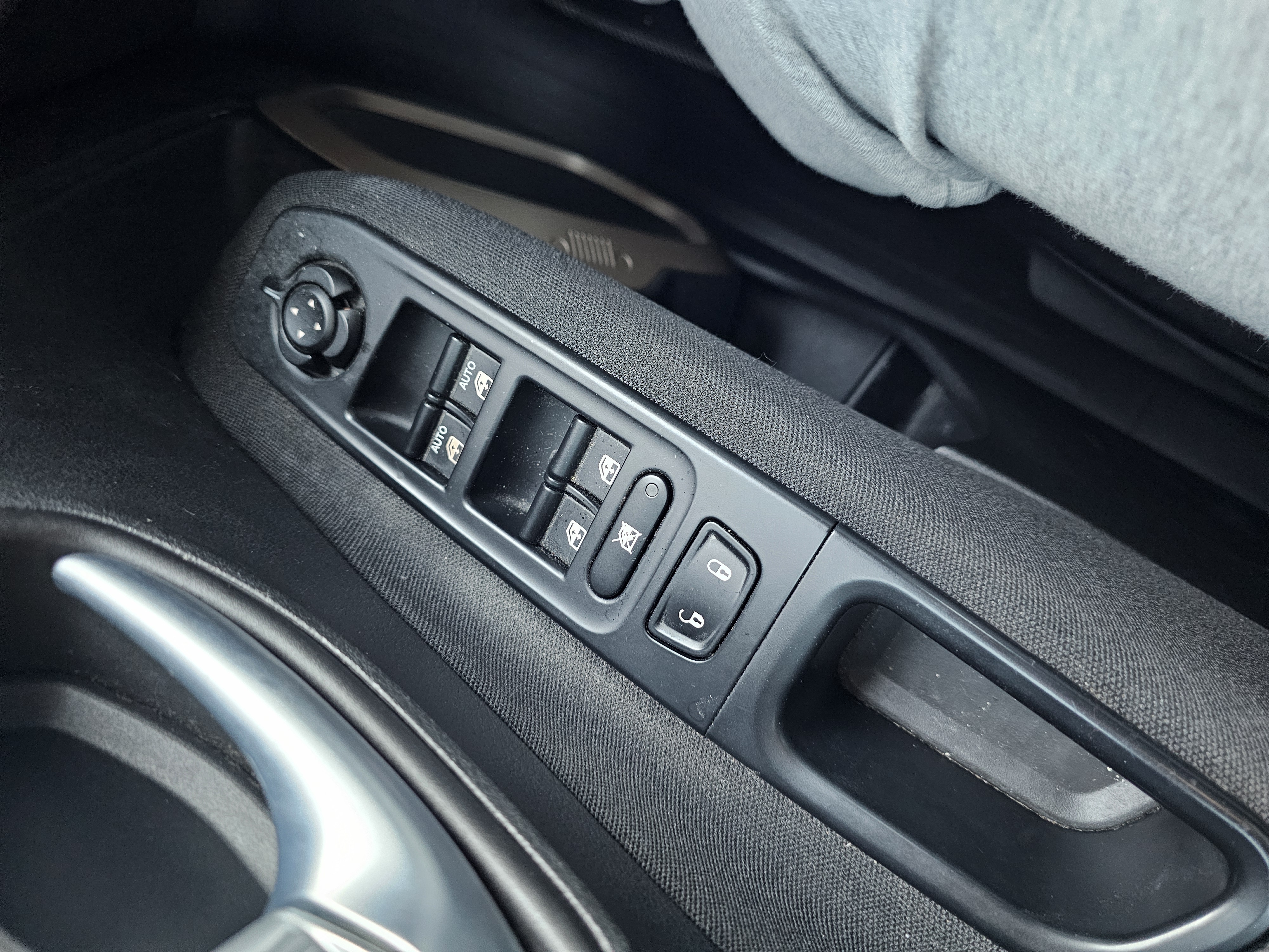 Used 2016 Jeep Renegade Latitude FWD image 18