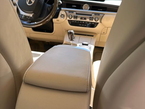 Used 2015 Lexus ES 350 w/ Premium Package FWD image 16