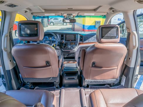 Used 2015 Toyota Sienna Limited Premium image 26